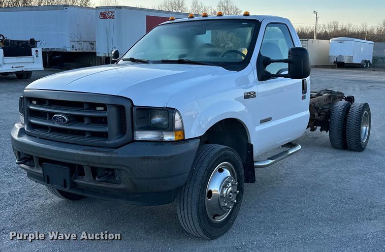 2004 Ford F450 Super Duty truck cab and chassis - DQ6407