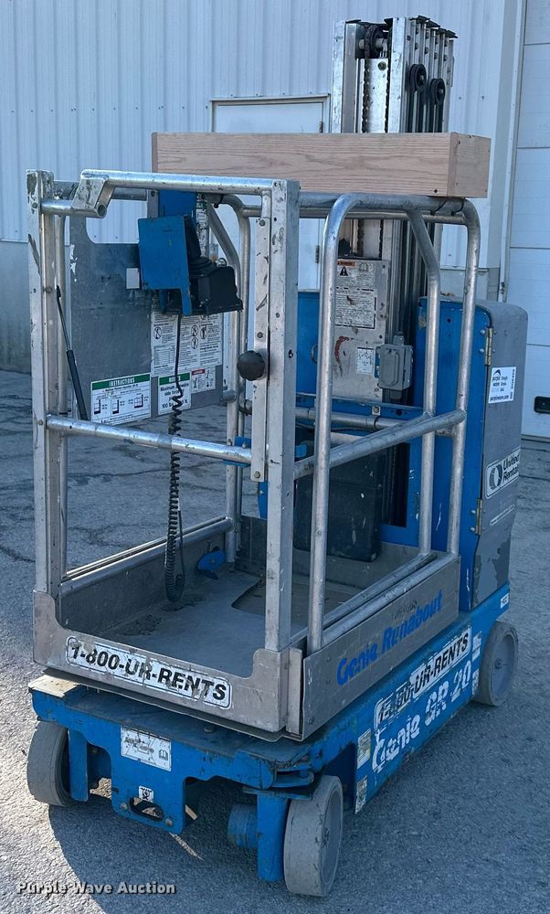 2008 Genie  GR-20 vertical lift - DQ6408