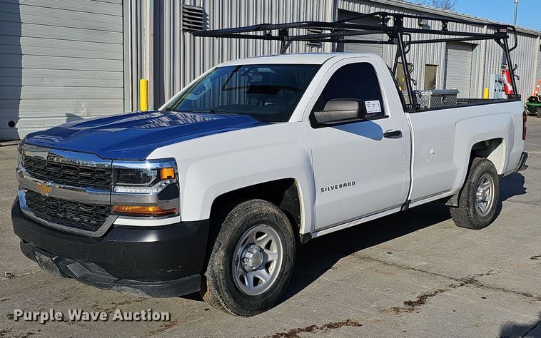 2017 Chevrolet Silverado 1500 pickup truck - DQ8576