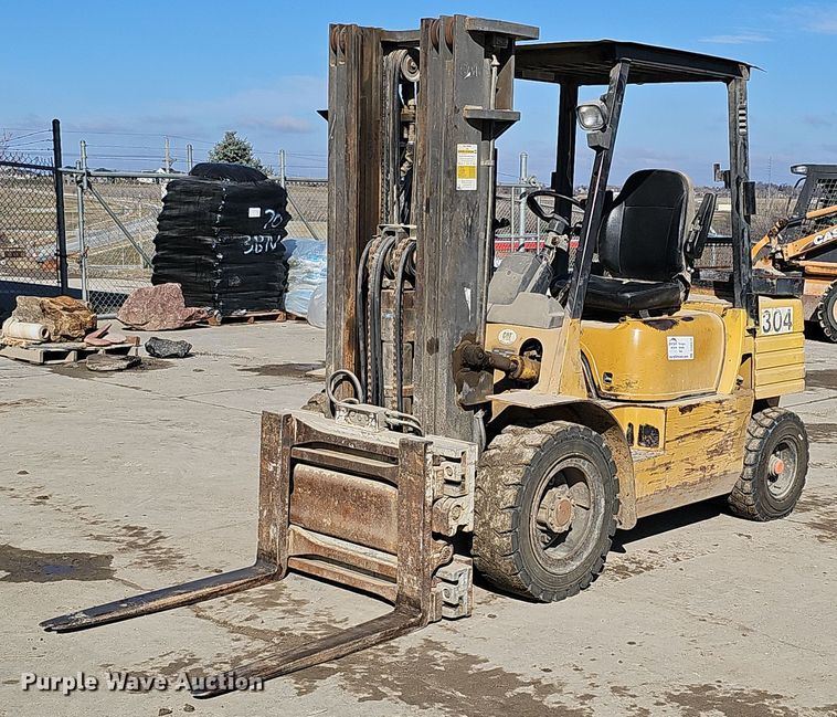 Caterpillar DP30 forklift - DQ8578