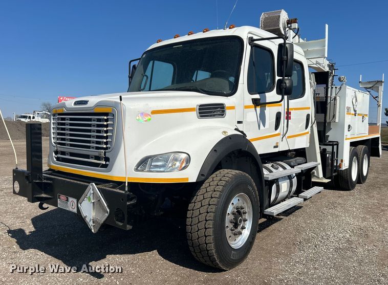 2012 Freightliner  M2 Business Class crane truck - EG1274