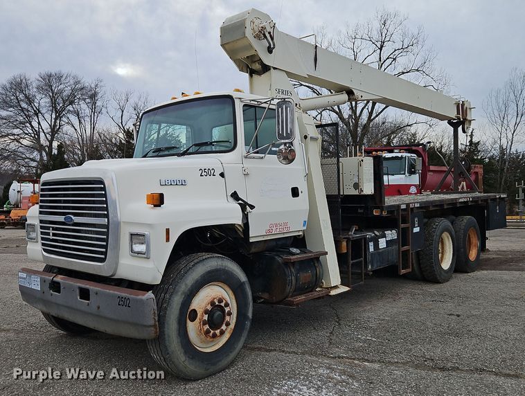 1996 Ford L8000 crane truck - EI3525