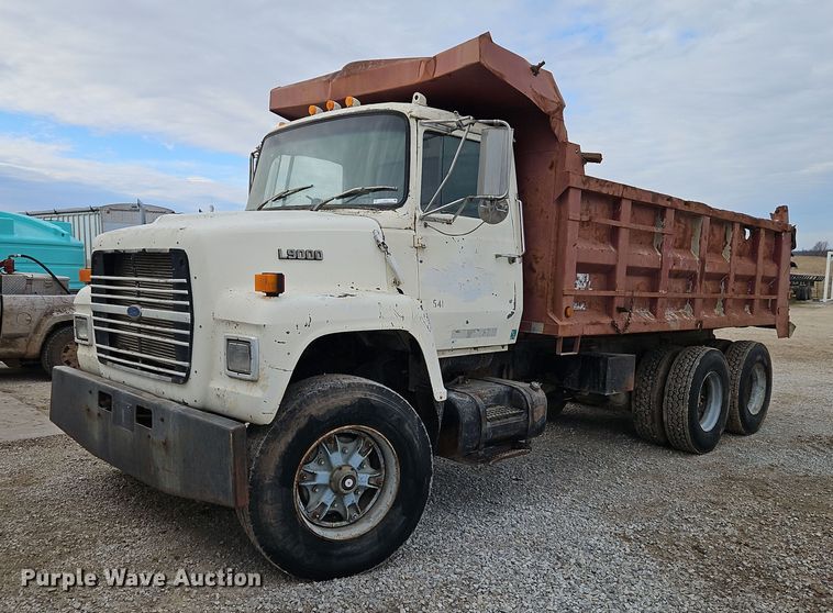 1989 Ford L9000 dump truck - EI3534