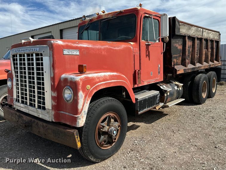 1976 International  Transtar 4300 dump truck - EJ0318