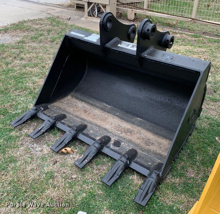 Hensley PC138 48" W excavator bucket - KX9852