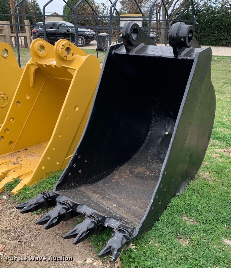 36" W excavator bucket - KX9863