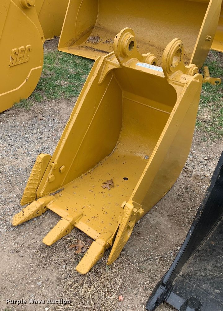 24" W excavator bucket - KX9871