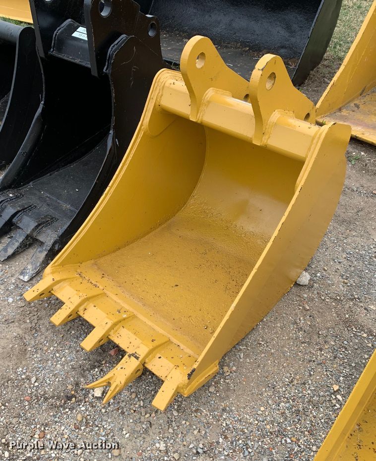 24" W excavator bucket - KX9874