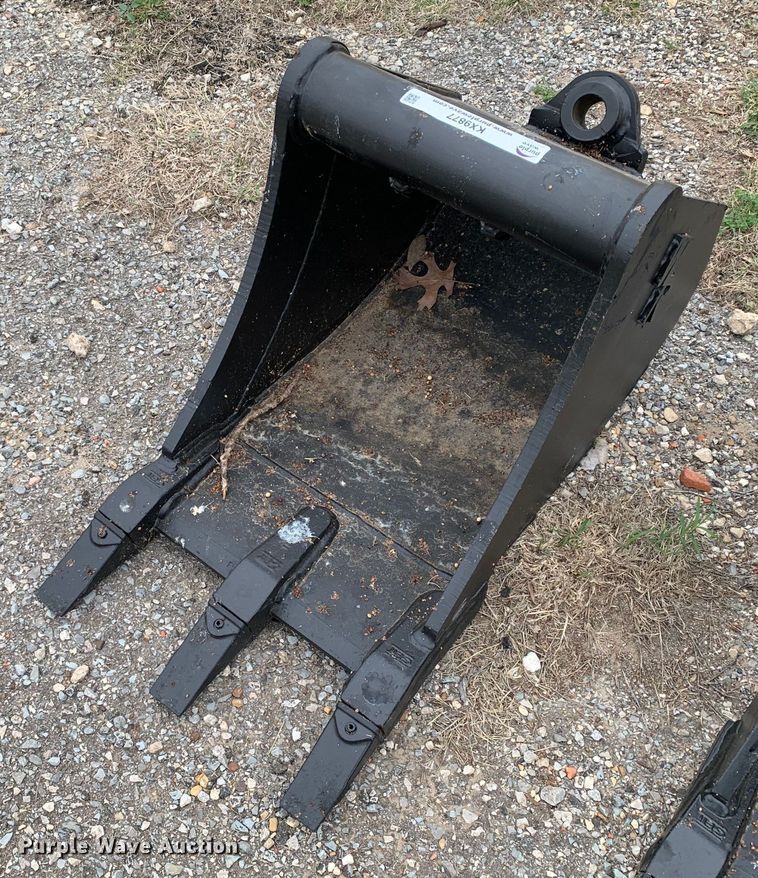 2011 Central Fabricators HDM45 16" W excavator bucket - KX9877