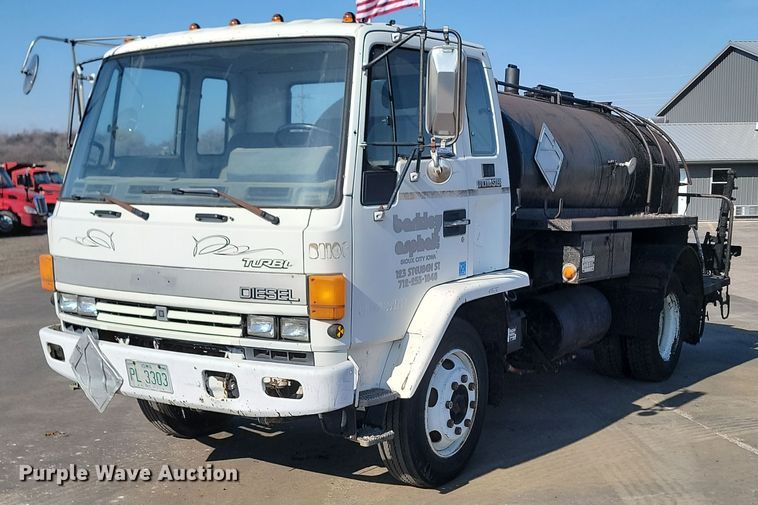 1990 GMC Tiltmaster oil distributor truck - LA9752