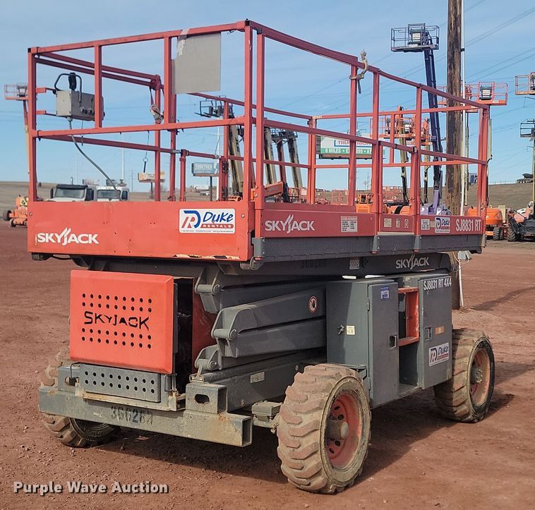 2002 Skyjack SJ-8831 scissor lift - LA9775