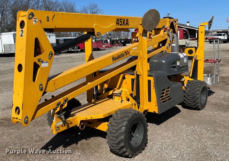 2017 Haulotte 45XA boom lift - LW9015