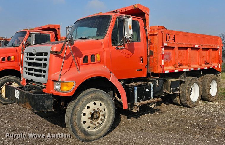 2001 Sterling L7500 dump truck - MA9282