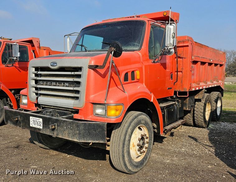 2001 Sterling L7500 dump truck - MA9283
