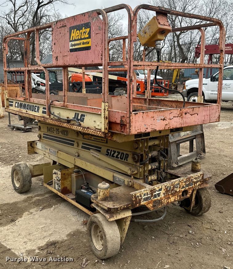 JLG CM-2558 scissor lift - NF9441