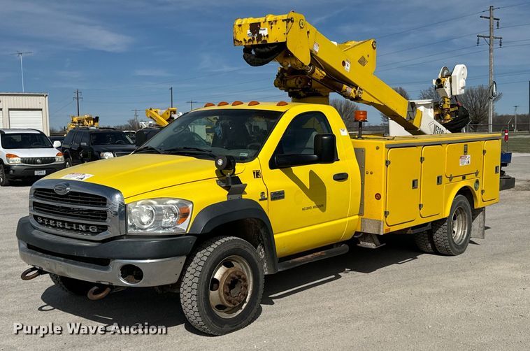 2009 Sterling 5500 bucket truck - OJ9660