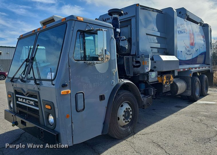 2015 Mack LE600 refuse truck - DM1494