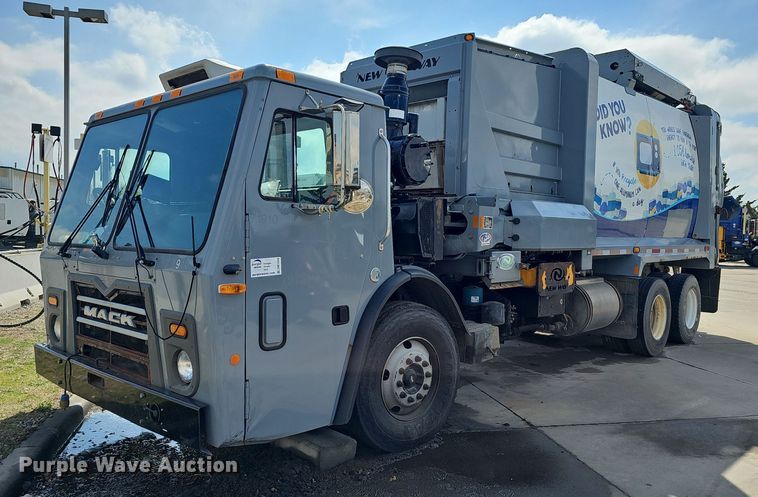 2015 Mack LEU633 refuse truck - DM1559