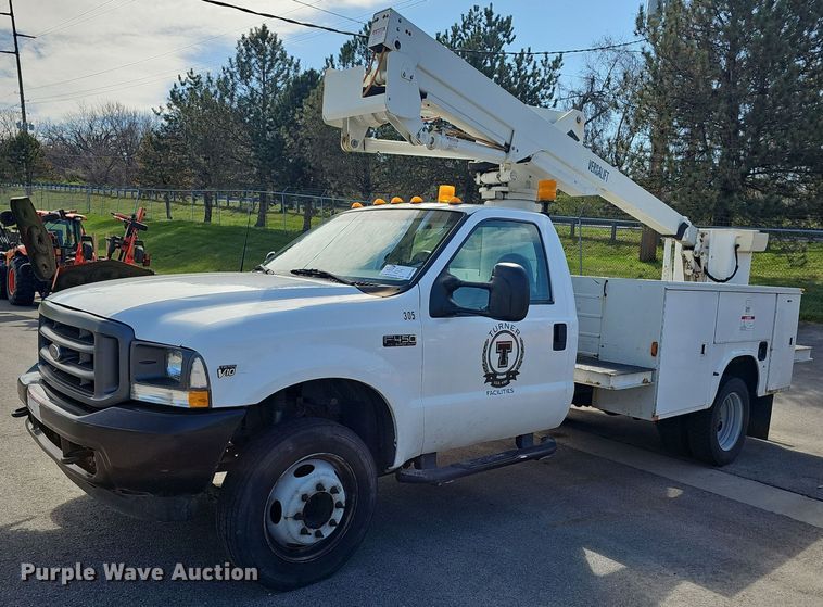 2003 Ford F450 Super Duty XL  bucket truck - DM1580