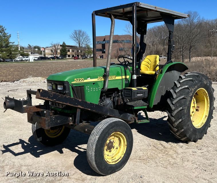 2003 John Deere 5220 tractor - EK4211
