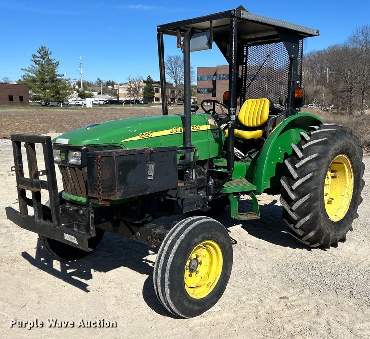 John Deere  5225 tractor - EK4214