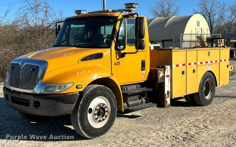 2004 International 4300 utility / service truck - EK4230