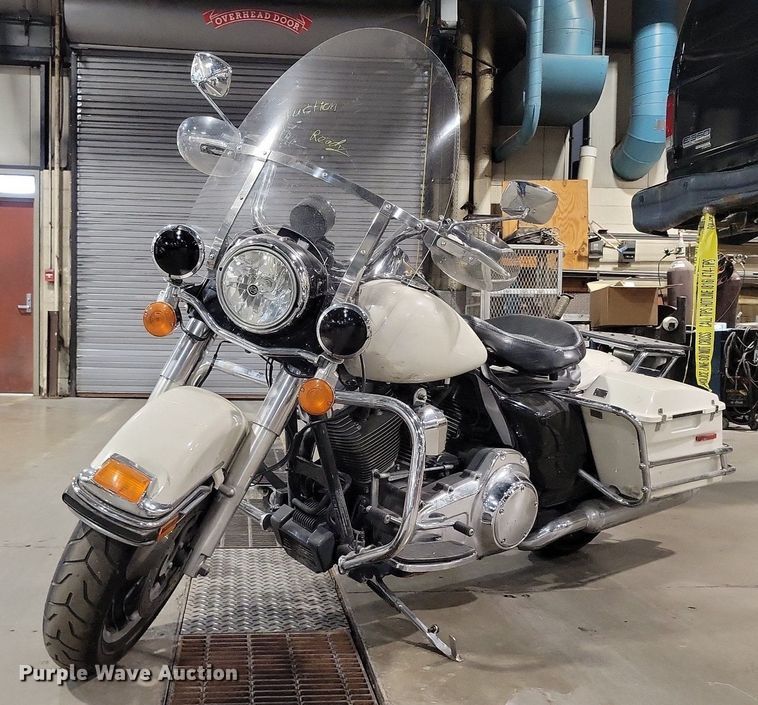 2012 Harley Davidson Road King Police motorcycle - MQ9723