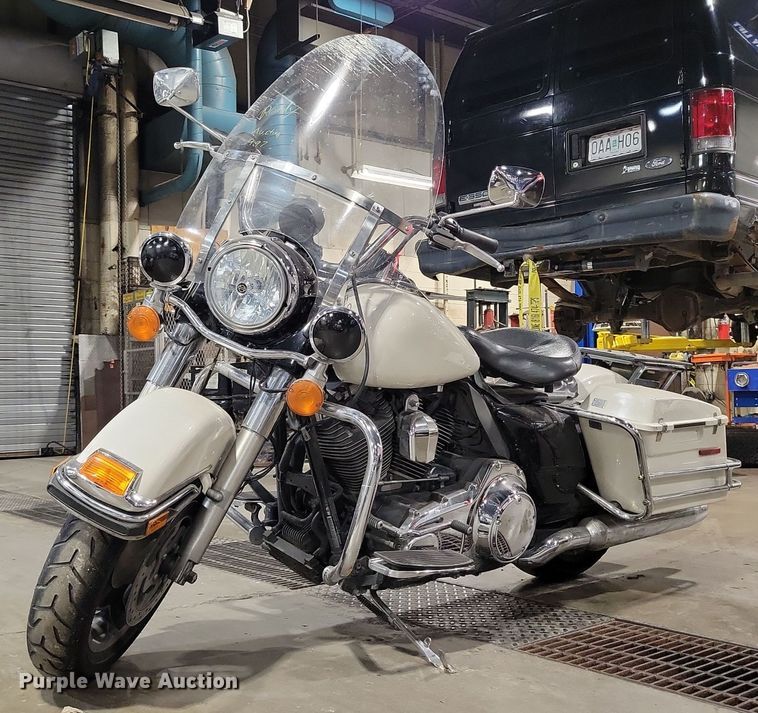 2012 Harley Davidson Road King Police motorcycle - MQ9724