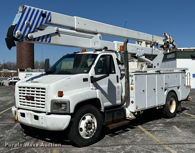 2003 GMC C7500 bucket truck - ND9061