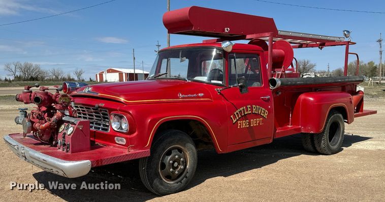 1961 International Harvester  C-132 pumper fire truck - NH9046