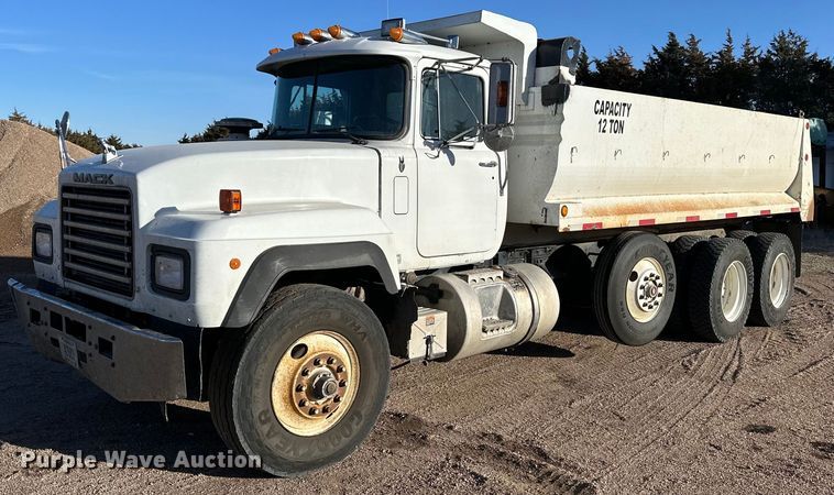 1995 Mack RD600 dump truck - NJ9469