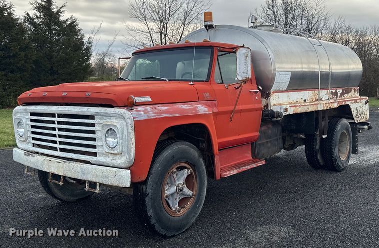 1967 Ford F600 water truck - NS9524