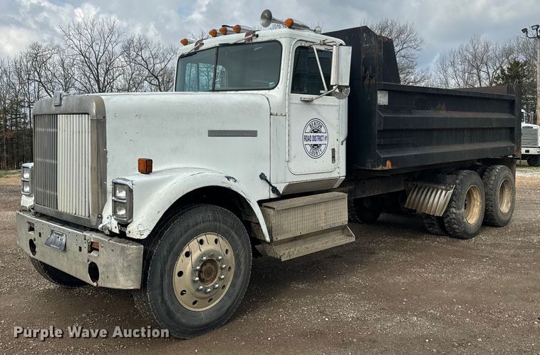 1986 International Harvester T-9370 dump truck - NS9530