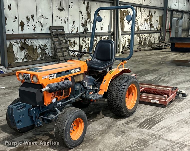 Kubota  B7100HST MFWD tractor - NT9019