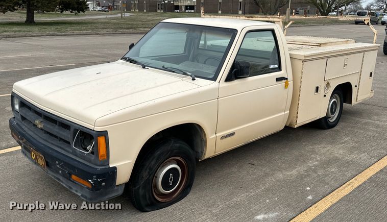 1991 Chevrolet S10 utility bed pickup truck - OJ9690