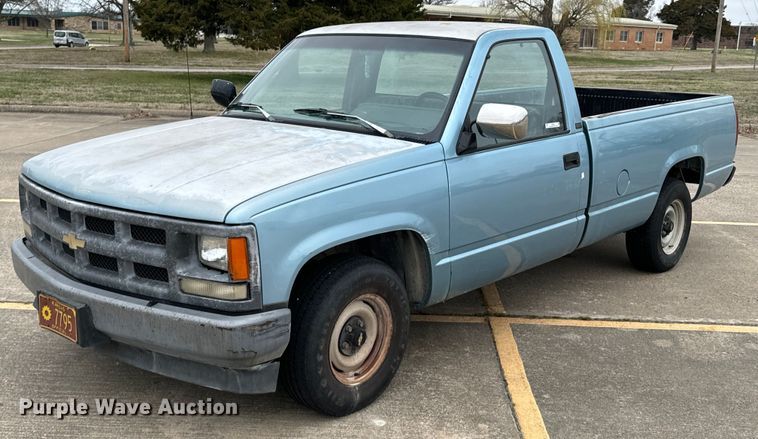 1991 Chevrolet C1500 pickup truck - OJ9691