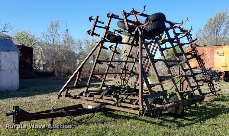 John Deere 960 field cultivator - DP2723