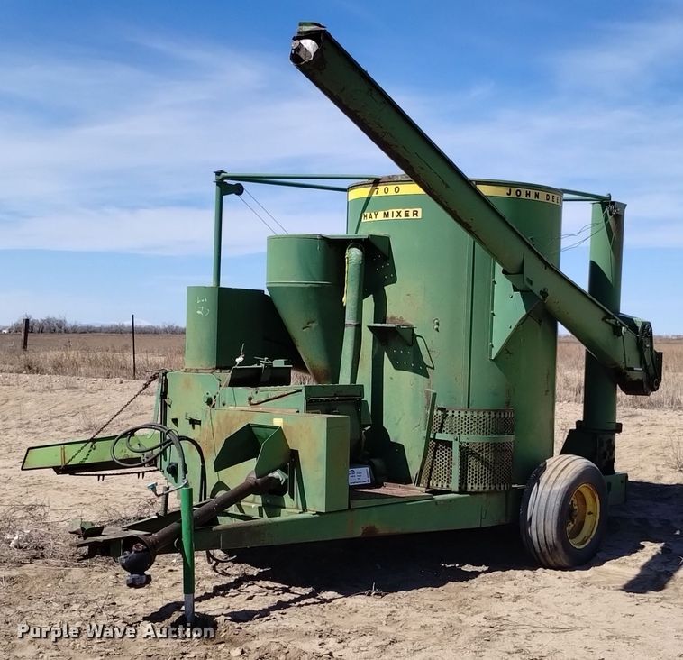 John Deere 700 feed mixer - DQ6031