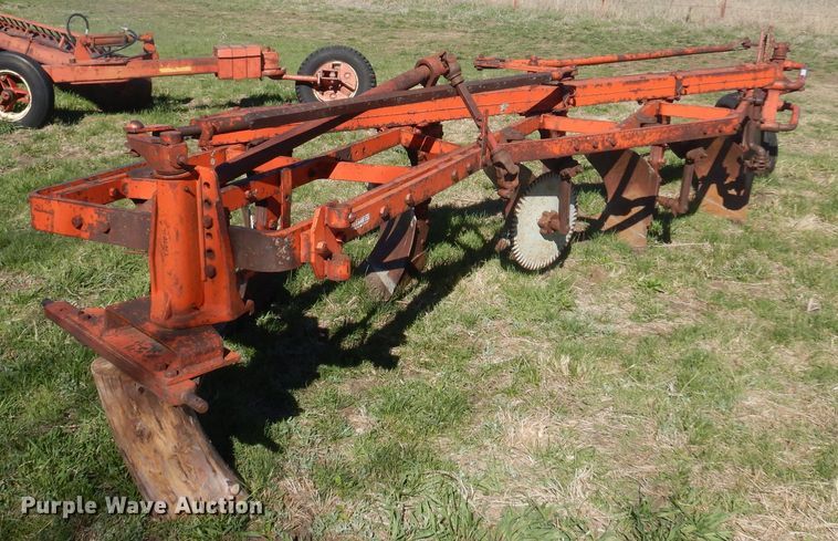 Case five bottom plow - DV9942