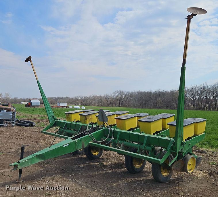 John Deere P7000 planter - EI3648