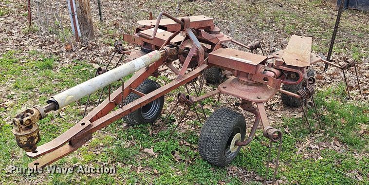 New Holland 158 rotary hay rake - EJ6176