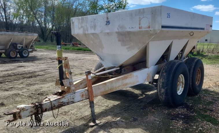 Willmar  600 spreader - MJ9039