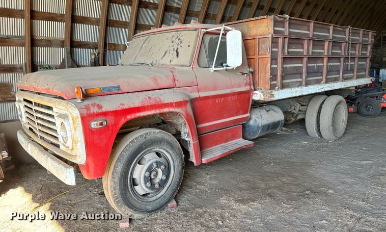 1968 Ford 600 dump flatbed truck - NH9015