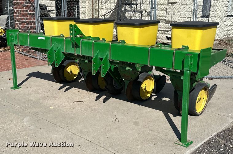 John Deere planter - NJ9505