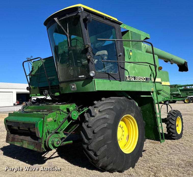1983 John Deere 8820 Turbo combine - OA9717