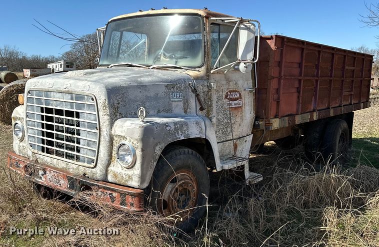 1971 Ford 750 grain truck - OM9902
