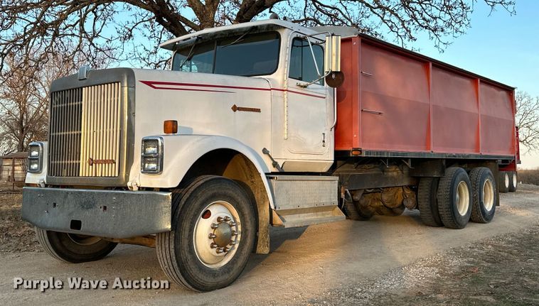 1990 International  9300 grain truck - OM9903