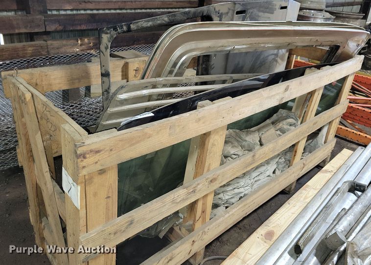 Ford  Louisville truck parts - DG0459