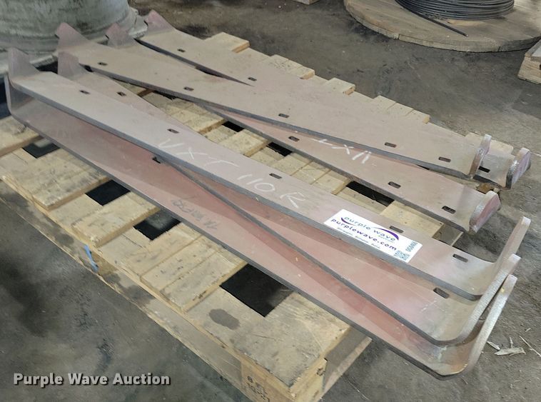 (6) Boss VXT V snow plow parts - DG0466