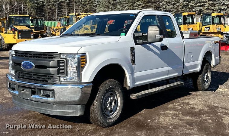 2019 Ford F250 Super Duty XL SuperCab pickup truck - DL7855
